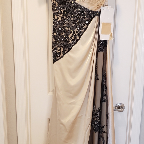 Tony Bowls Evening Gown - Picture 3 of 11